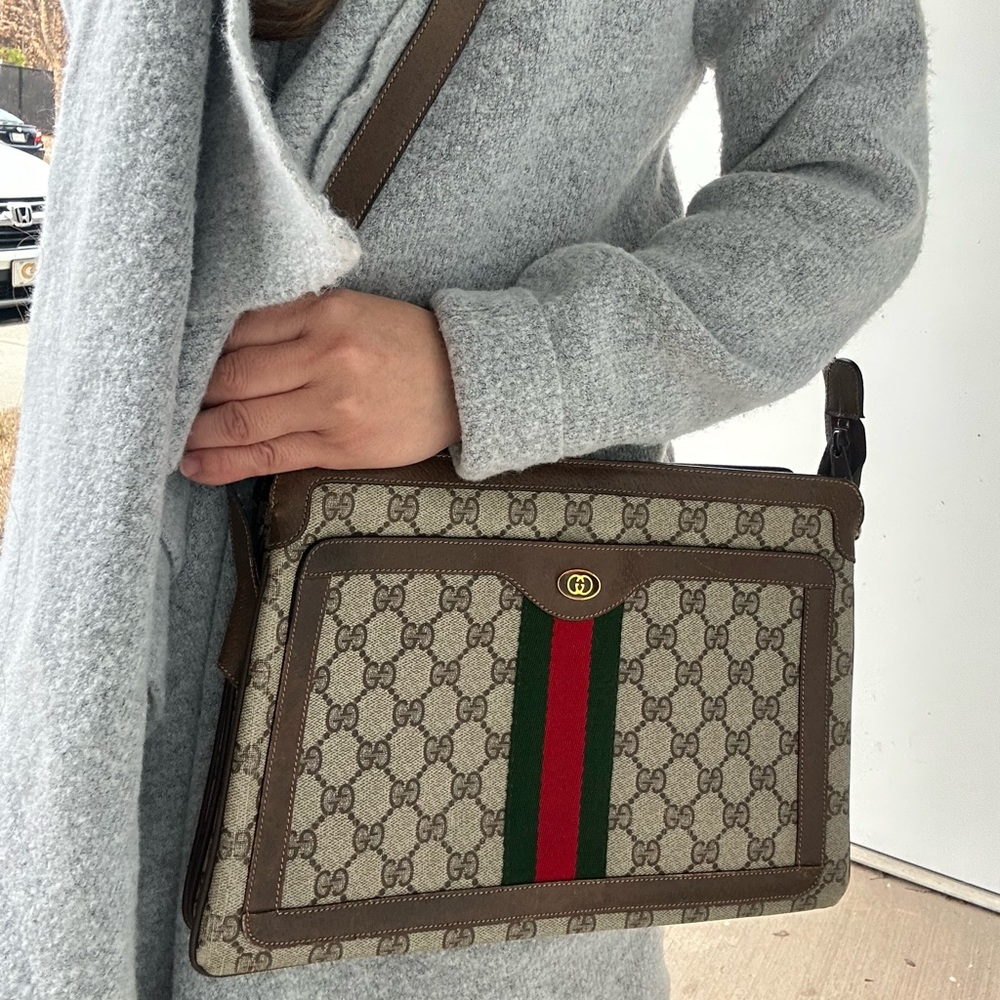 Authentic Vintage Gucci GG Monogram Supreme Sherry Web Ophidia Accordion Bag